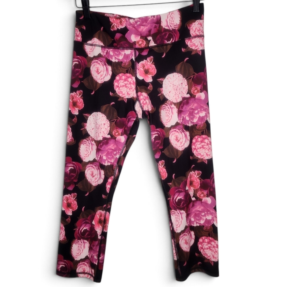 Betsey Johnson Performance Floral Capri Leggings in Black and Pink Size M
